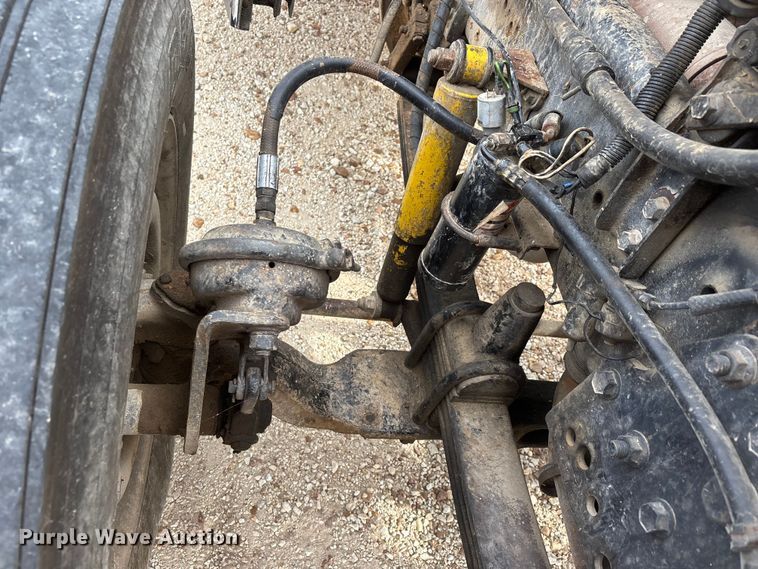 image for item DU1493 1988 Freightliner semi truck