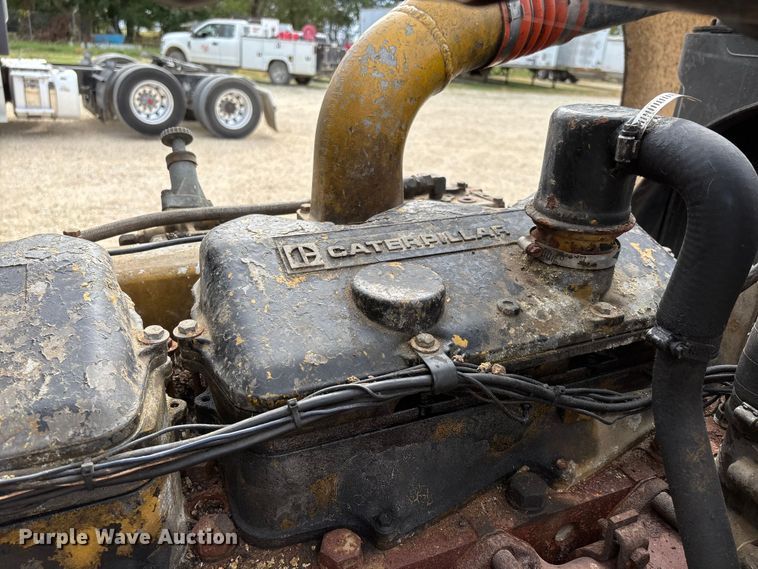 image for item DU1493 1988 Freightliner semi truck