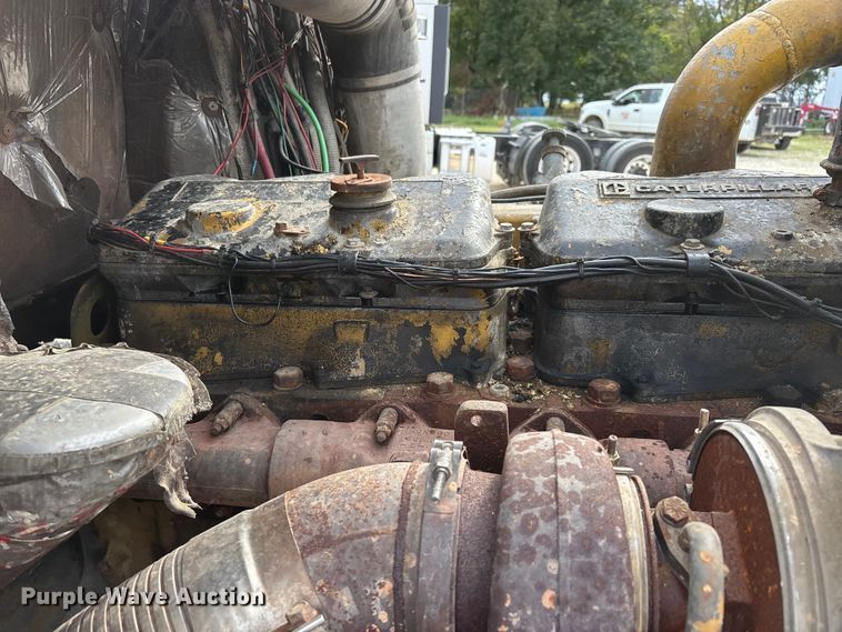 image for item DU1493 1988 Freightliner semi truck