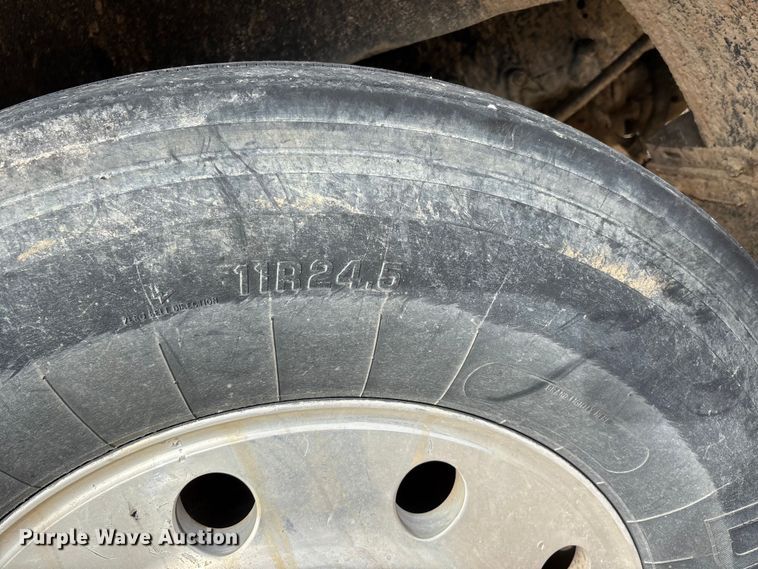 image for item DU1493 1988 Freightliner semi truck