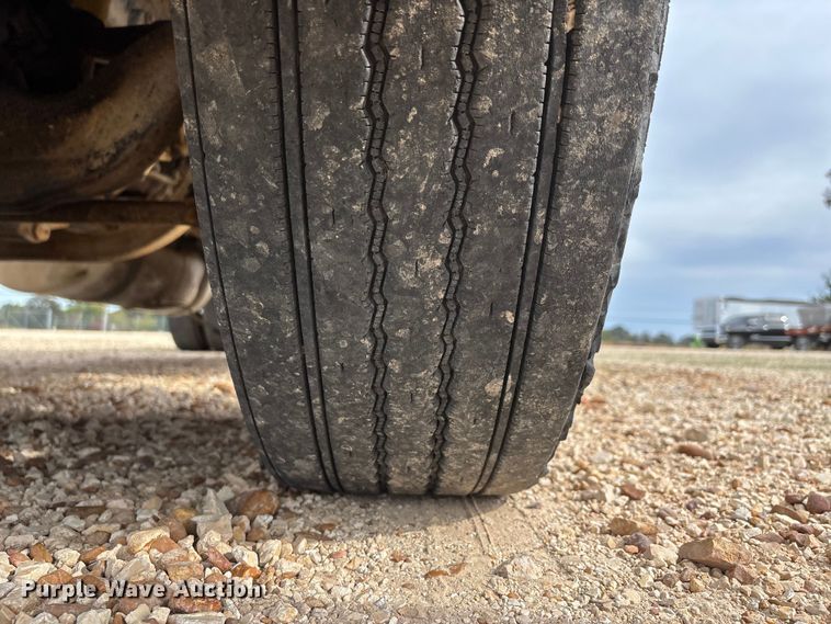 image for item DU1493 1988 Freightliner semi truck