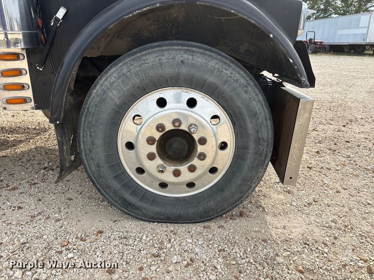 image for item DU1493 1988 Freightliner semi truck