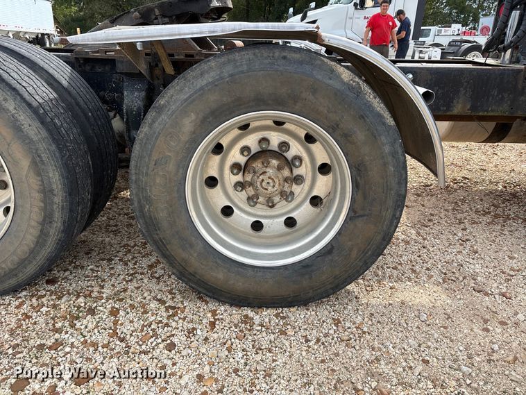 image for item DU1493 1988 Freightliner semi truck