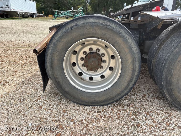 image for item DU1493 1988 Freightliner semi truck