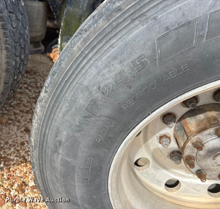 image for item DU1493 1988 Freightliner semi truck