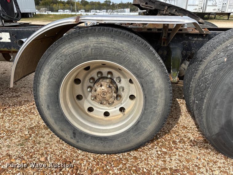 image for item DU1493 1988 Freightliner semi truck