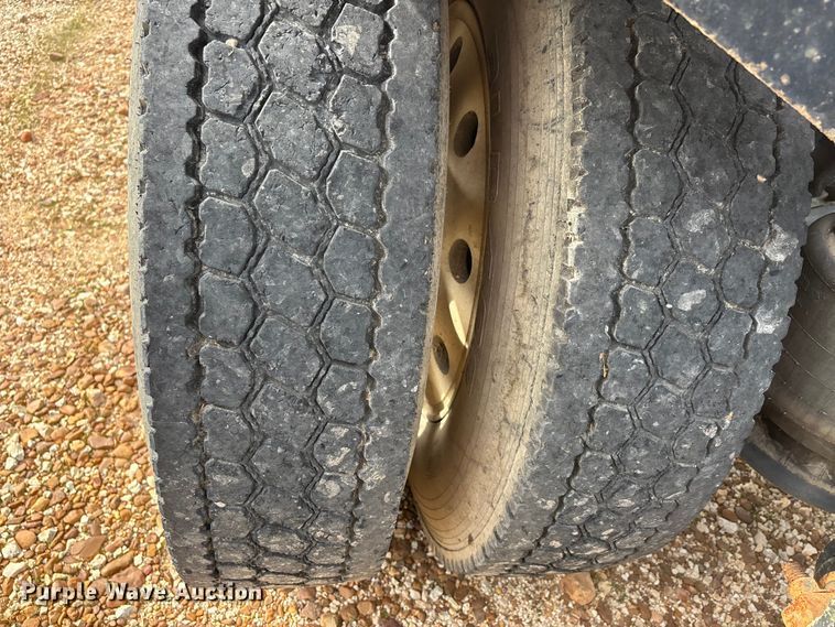 image for item DU1493 1988 Freightliner semi truck