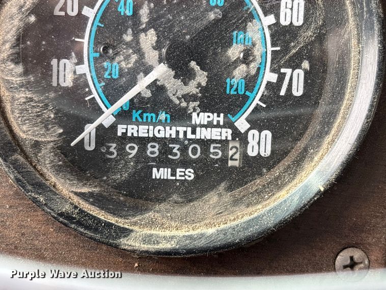 image for item DU1493 1988 Freightliner semi truck