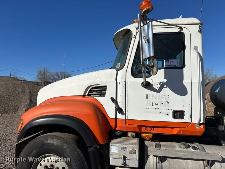 image for item DW4344 2002 Mack CV513 ready mix truck