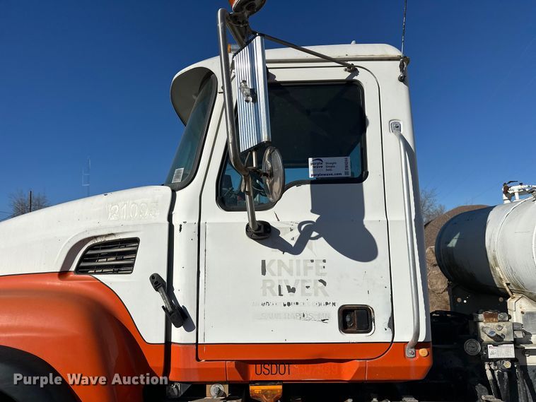 image for item DW4344 2002 Mack CV513 ready mix truck