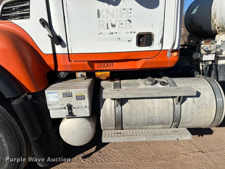 image for item DW4344 2002 Mack CV513 ready mix truck