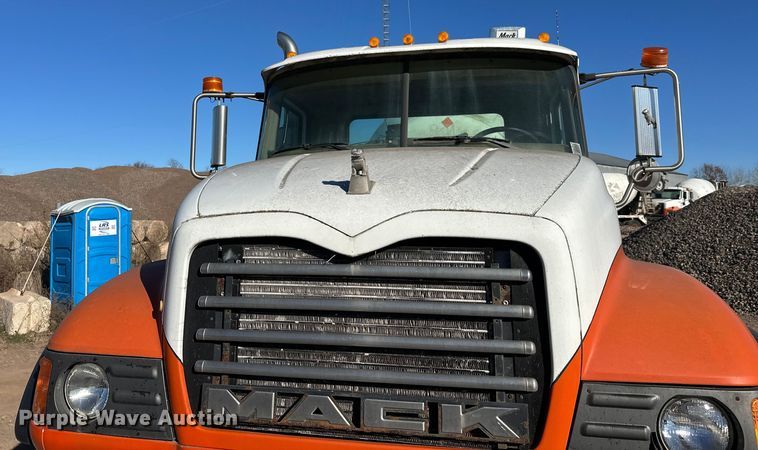 image for item DW4344 2002 Mack CV513 ready mix truck