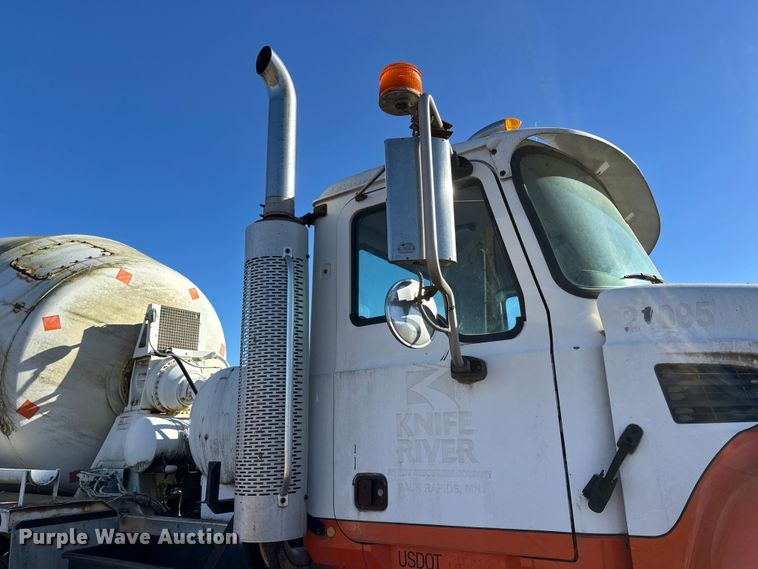 image for item DW4344 2002 Mack CV513 ready mix truck