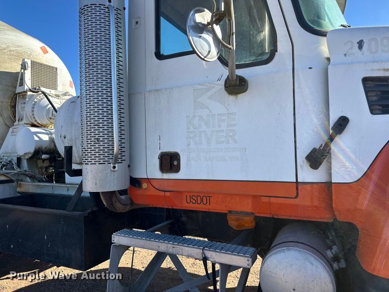 image for item DW4344 2002 Mack CV513 ready mix truck