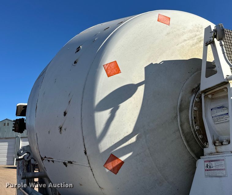 image for item DW4344 2002 Mack CV513 ready mix truck