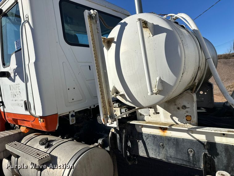 image for item DW4344 2002 Mack CV513 ready mix truck