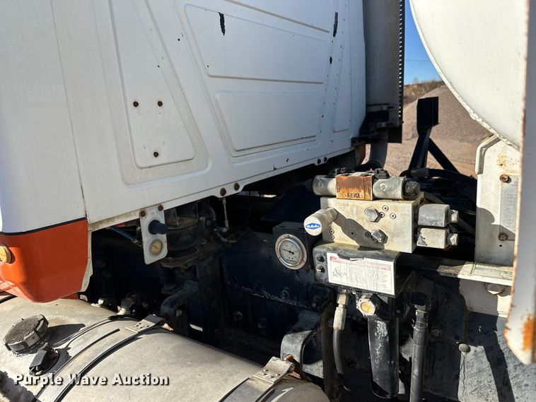 image for item DW4344 2002 Mack CV513 ready mix truck