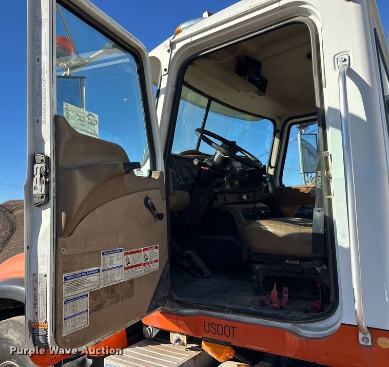 image for item DW4344 2002 Mack CV513 ready mix truck