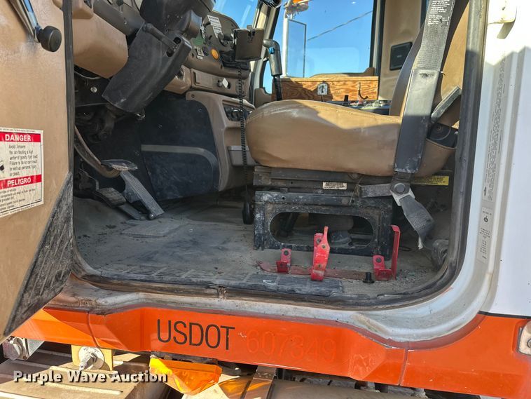 image for item DW4344 2002 Mack CV513 ready mix truck