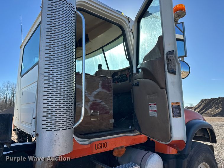 image for item DW4344 2002 Mack CV513 ready mix truck