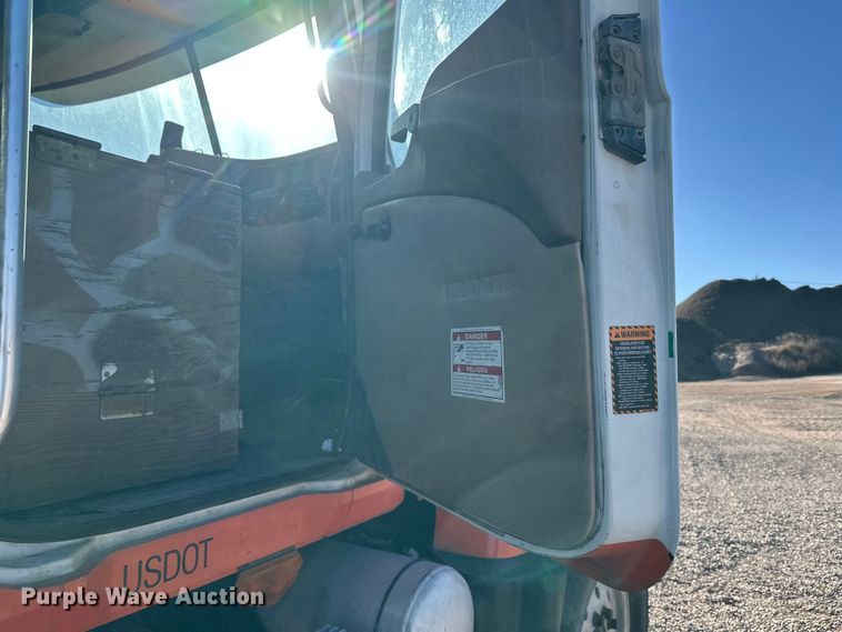 image for item DW4344 2002 Mack CV513 ready mix truck