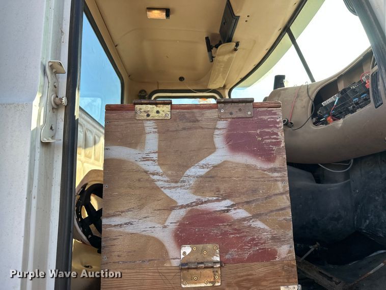 image for item DW4344 2002 Mack CV513 ready mix truck