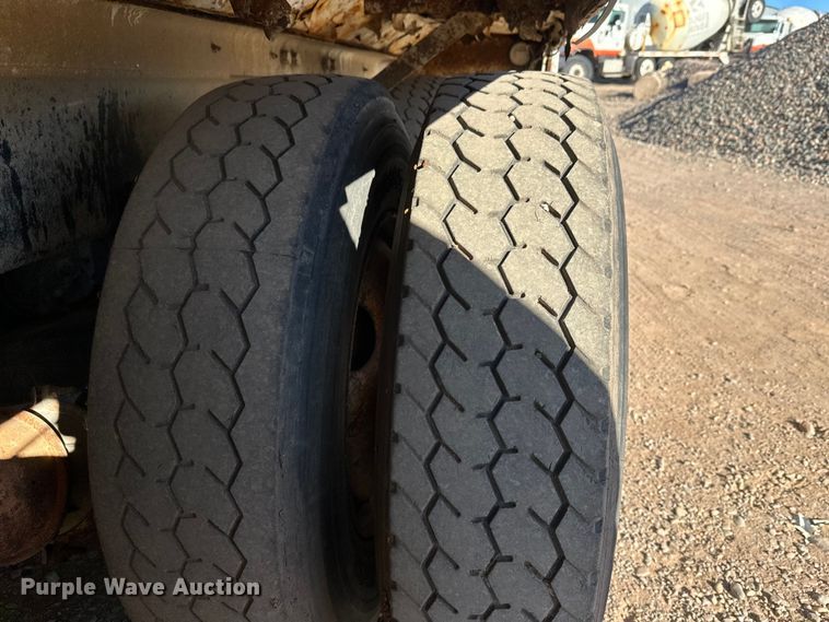 image for item DW4344 2002 Mack CV513 ready mix truck