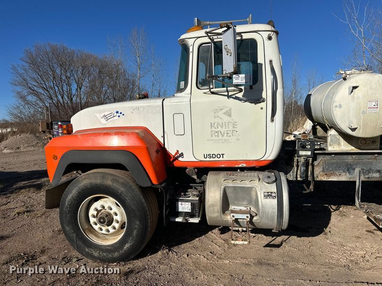 image for item DW4346 1996 Mack RD ready mix truck