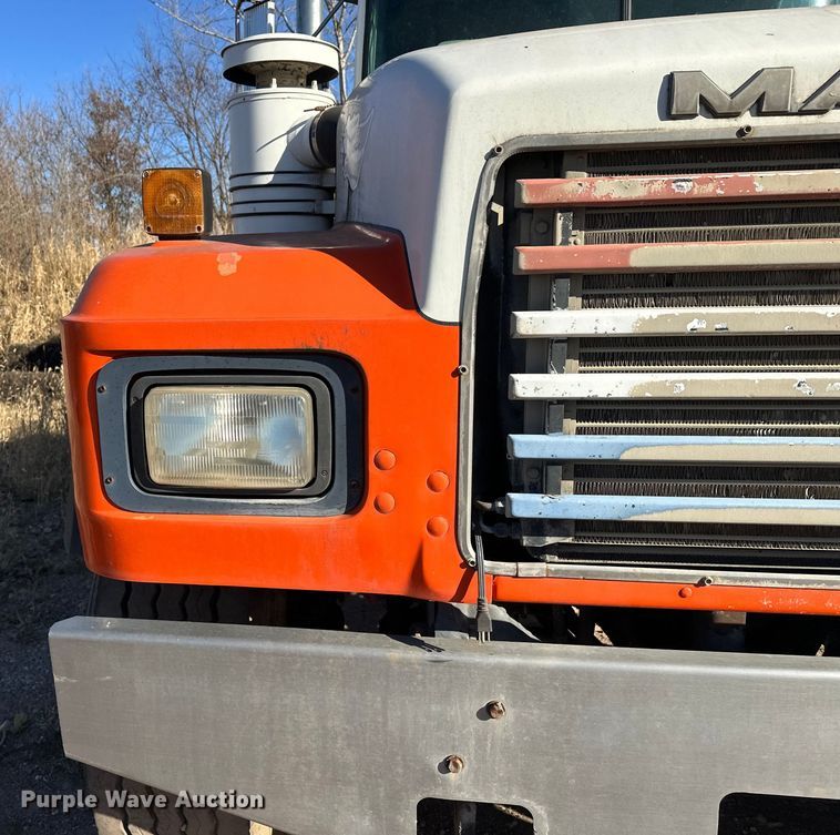 image for item DW4346 1996 Mack RD ready mix truck