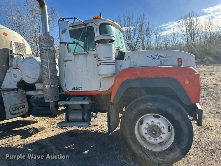 image for item DW4346 1996 Mack RD ready mix truck