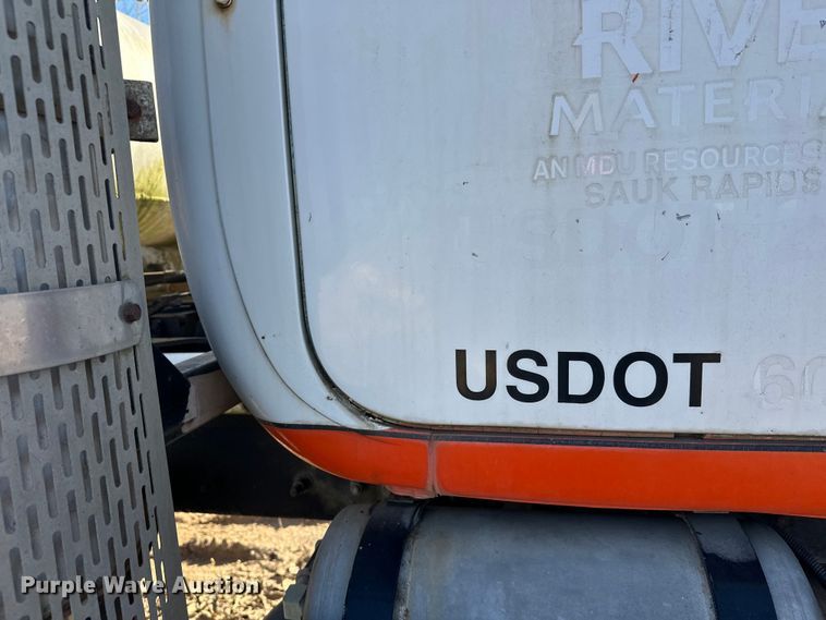 image for item DW4346 1996 Mack RD ready mix truck