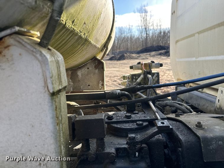 image for item DW4346 1996 Mack RD ready mix truck