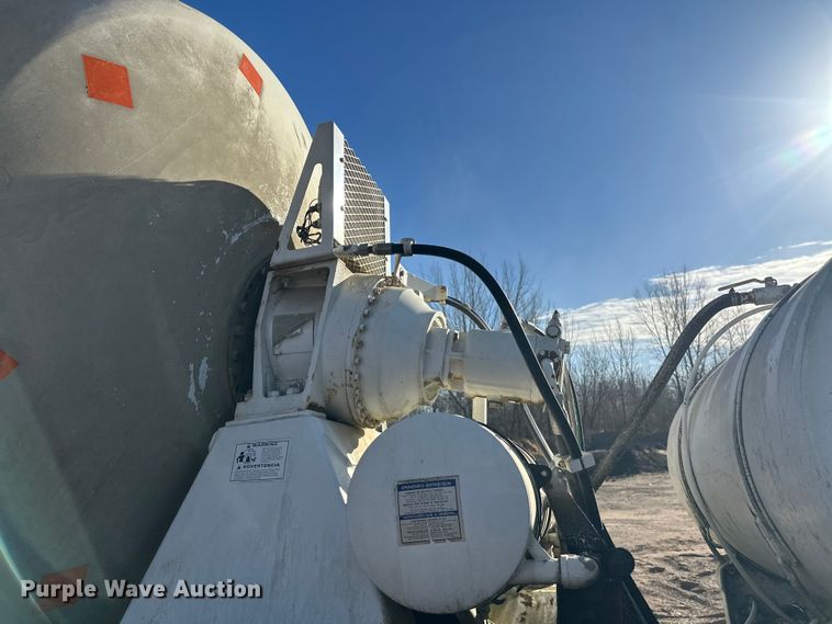 image for item DW4346 1996 Mack RD ready mix truck