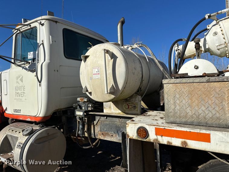 image for item DW4346 1996 Mack RD ready mix truck