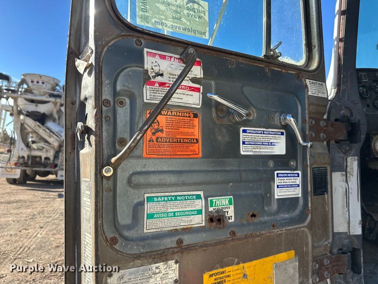 image for item DW4346 1996 Mack RD ready mix truck