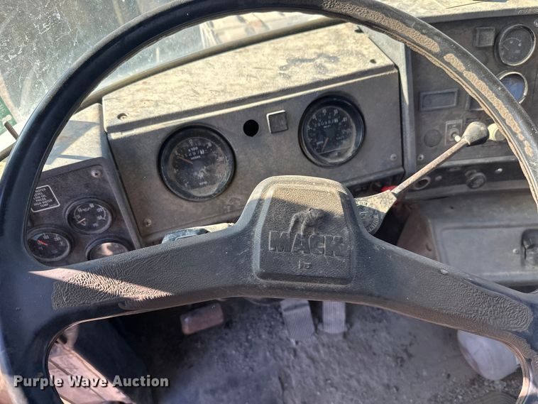 image for item DW4346 1996 Mack RD ready mix truck