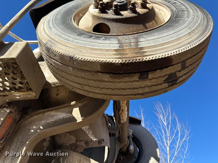 image for item DW4346 1996 Mack RD ready mix truck