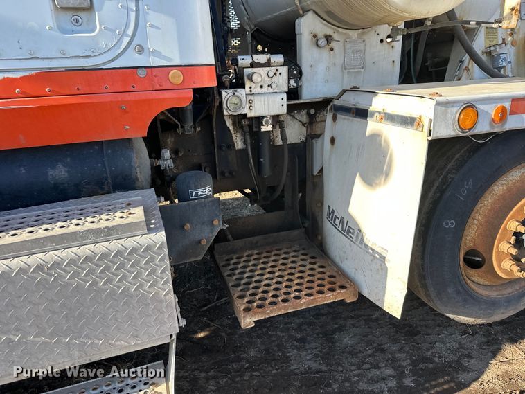 image for item DW4354 2008 International 5500i ready mix truck