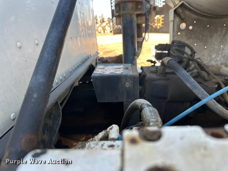 image for item DW4354 2008 International 5500i ready mix truck