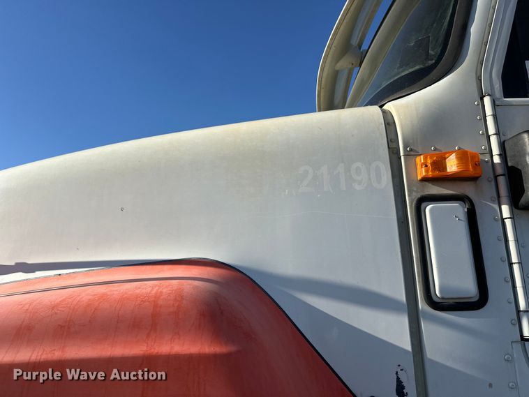 image for item DW4354 2008 International 5500i ready mix truck