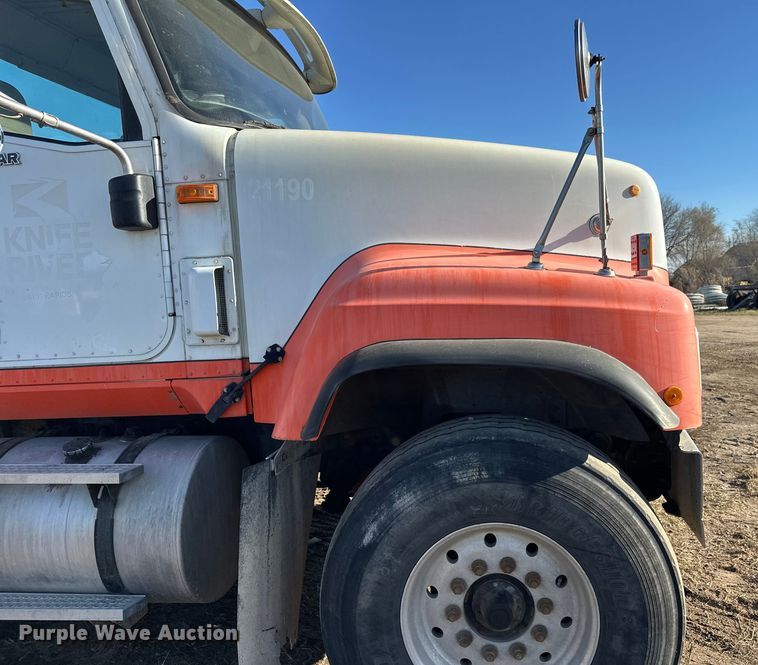 image for item DW4354 2008 International 5500i ready mix truck