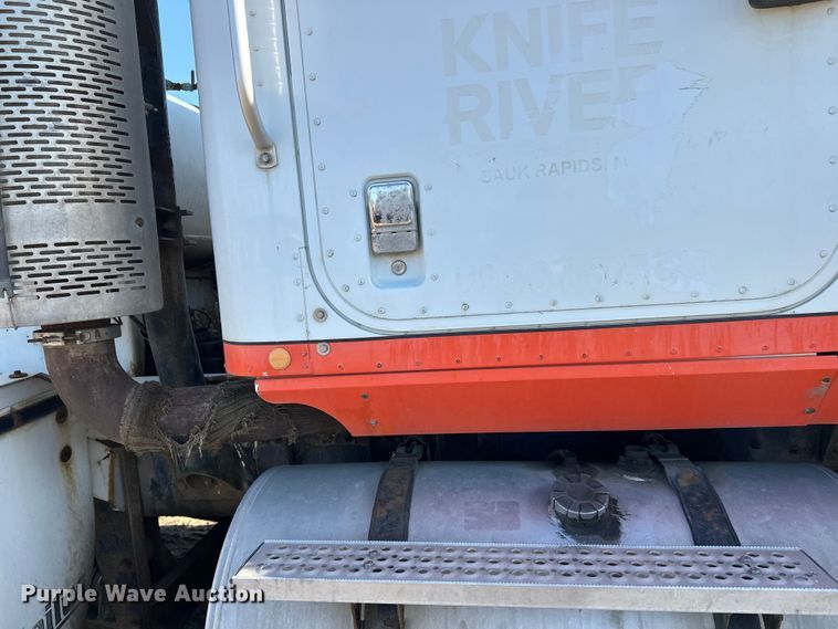 image for item DW4354 2008 International 5500i ready mix truck