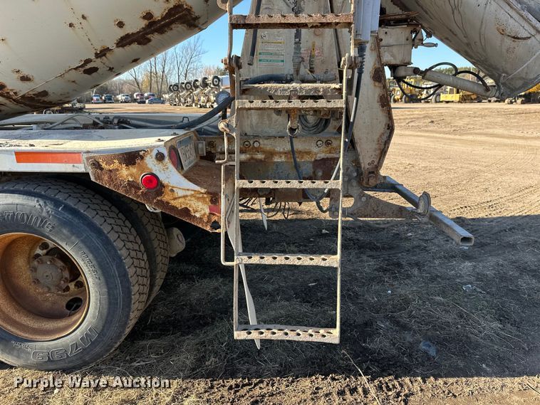 image for item DW4354 2008 International 5500i ready mix truck