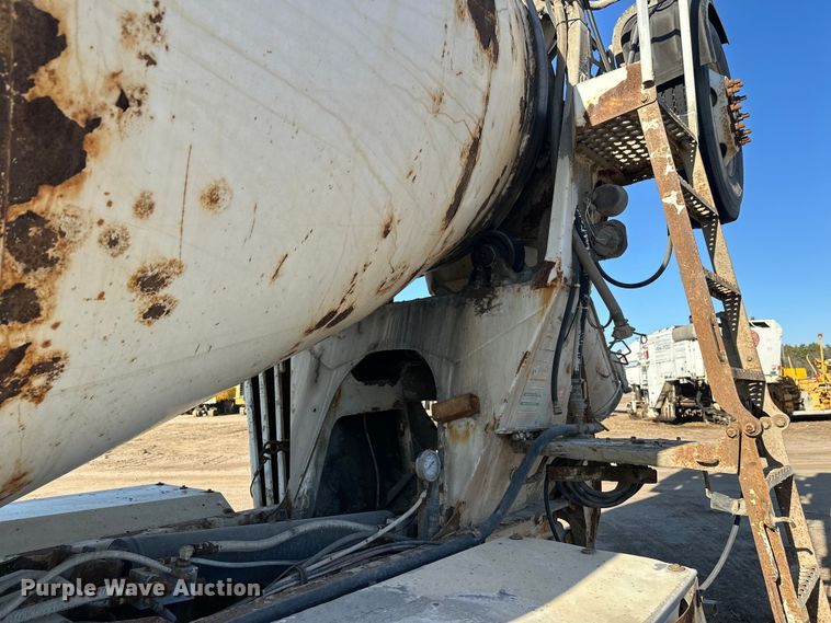 image for item DW4354 2008 International 5500i ready mix truck