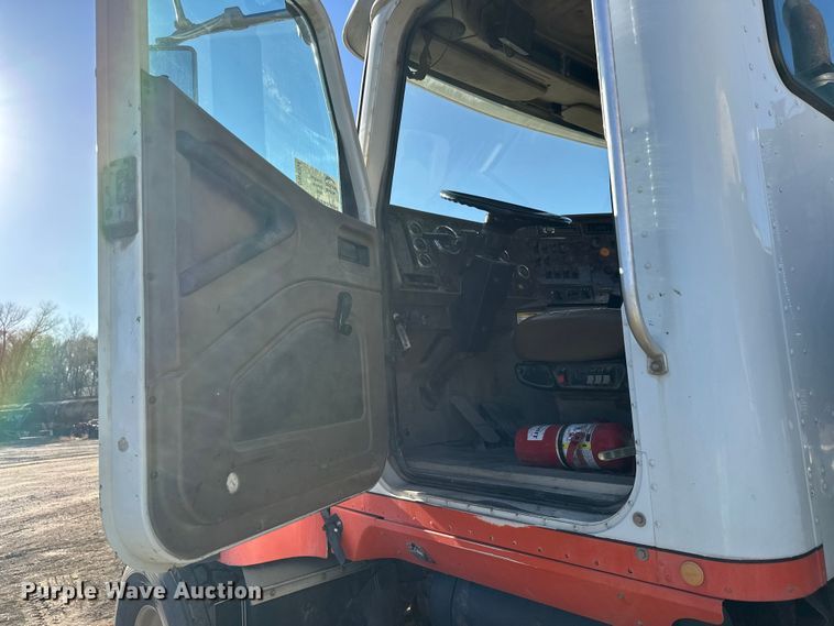 image for item DW4354 2008 International 5500i ready mix truck