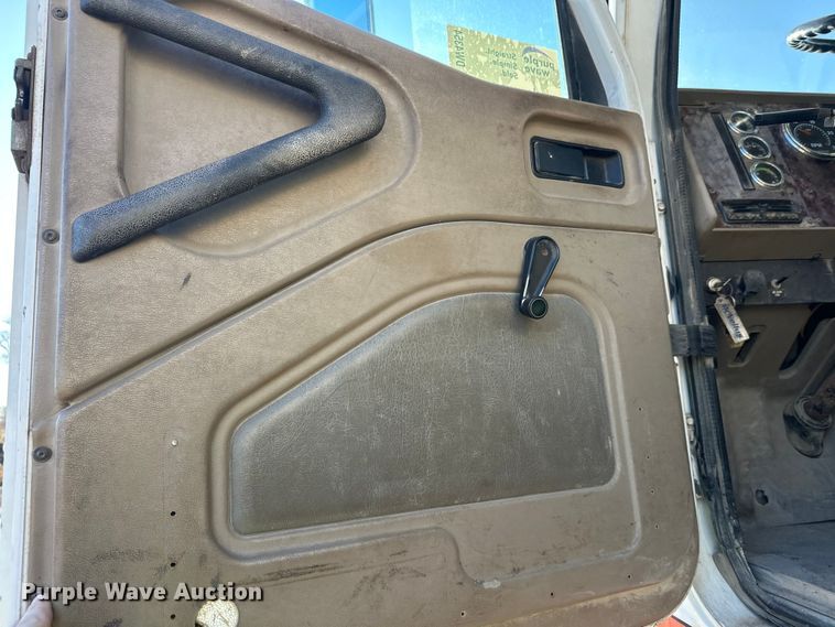 image for item DW4354 2008 International 5500i ready mix truck