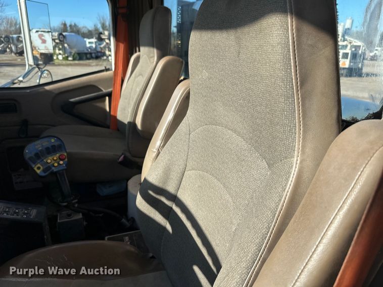 image for item DW4354 2008 International 5500i ready mix truck