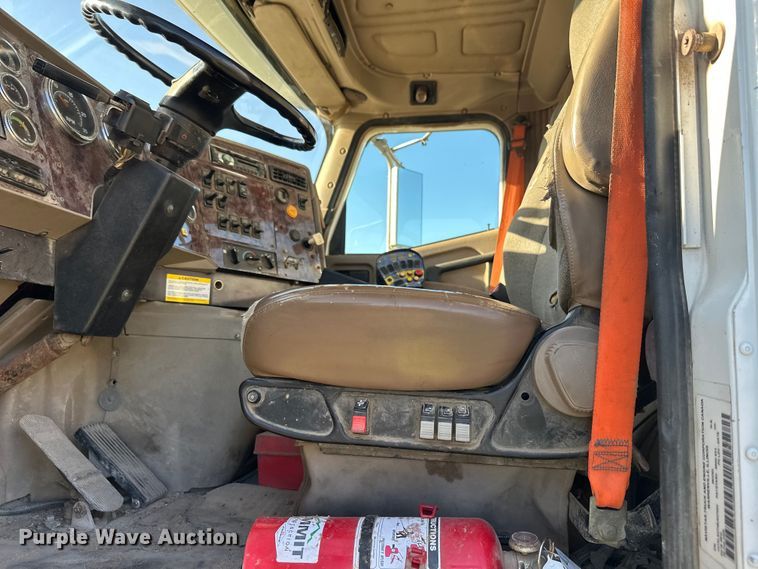 image for item DW4354 2008 International 5500i ready mix truck