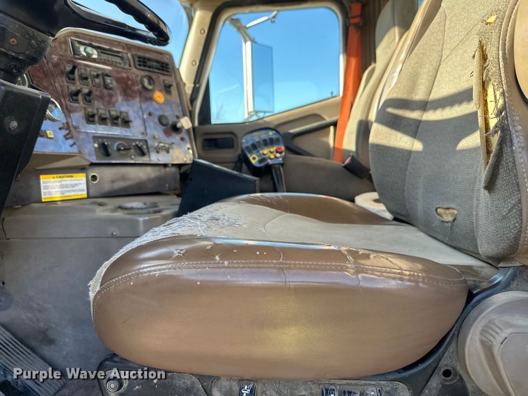 image for item DW4354 2008 International 5500i ready mix truck