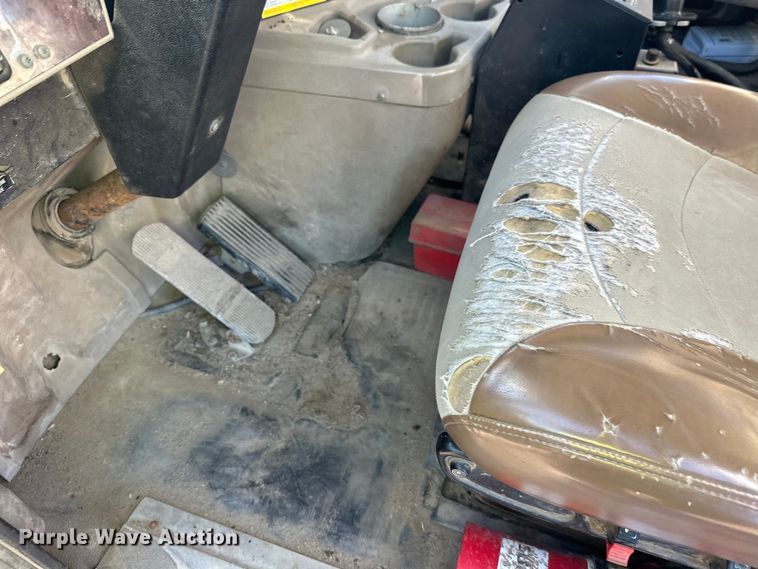 image for item DW4354 2008 International 5500i ready mix truck